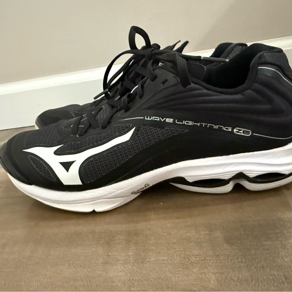 Mizuno Wave Lightning Z6 Volleyball Shoes Women 10 Black‎ White Low Top - Picture 2 of 16